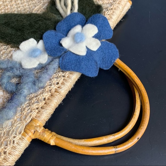 w i c k e r :: Vintage Large Boho Floral Rattan Straw Wool Flower Tote - Picture 5 of 13